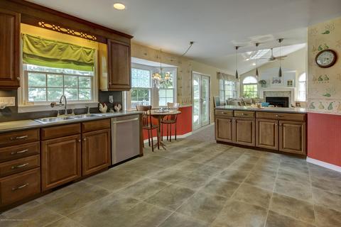 19 Algonquin Rd, Holmdel, NJ 07733 photo 9