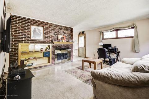 2 Taylor Rd, Matawan, NJ 07747 photo 2