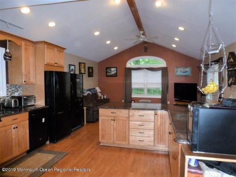 8 Cedar St, Matawan, NJ 07747 photo 5