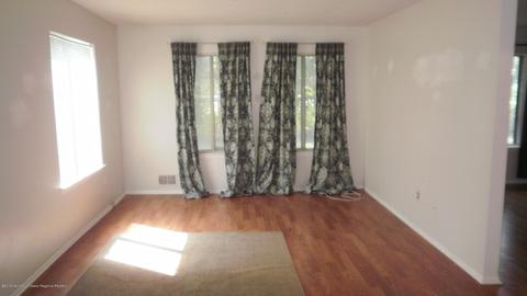 20 Lee Dr, Brick, NJ 08724 photo 2