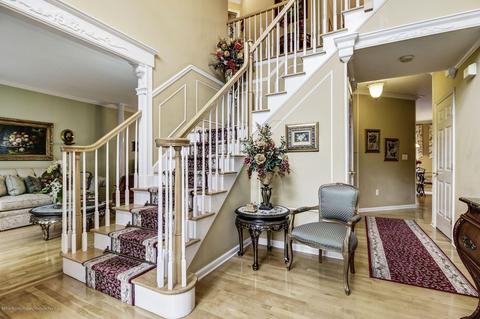 5 Hampton Ct, Matawan, NJ 07747 photo 2