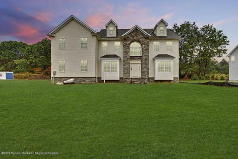 8 Hillcrest Rd, Morganville, NJ 07751