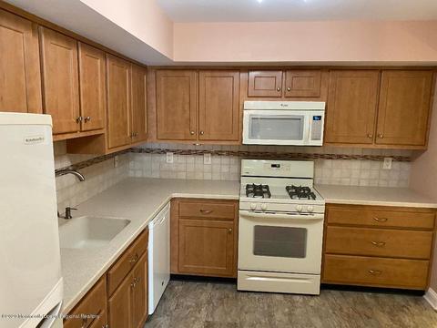 21 Knoll Ct, Matawan, NJ 07747 photo 5