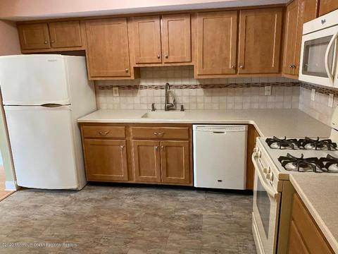 21 Knoll Ct, Matawan, NJ 07747 photo 6