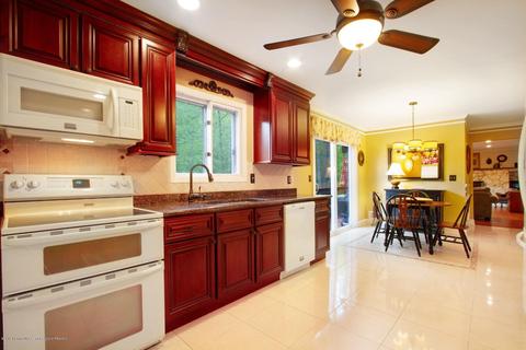 5 Seven Oaks Dr, Holmdel, NJ 07733 photo 8