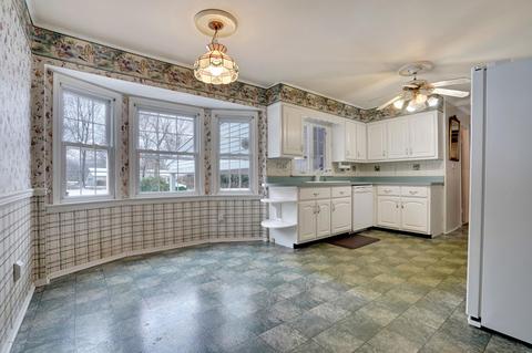 132 Woodgate Rd, Middletown, NJ 07748 photo 13