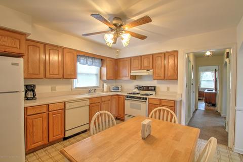 210 Avon Rd, Pine Beach, NJ 08741 photo 4