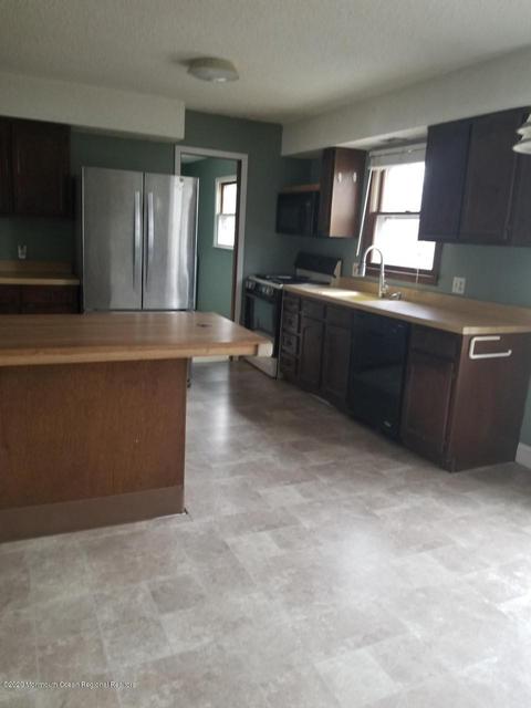 233 Chestnut Ln, Forked River, NJ 08731 photo 2