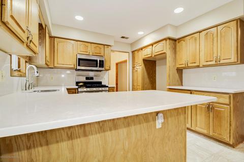 10 Diane Dr, Brick, NJ 08724 photo 9