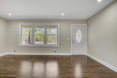 677 W Commodore Blvd, Jackson, NJ 08527 photo 4