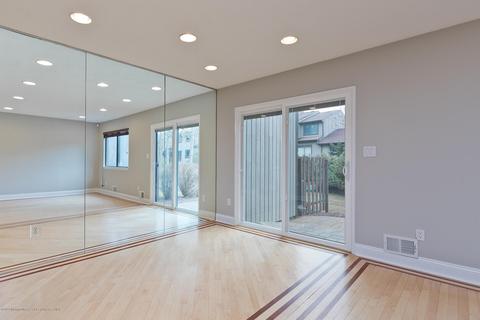 16 Arrowsmith Ct, Matawan, NJ 07747 photo 7