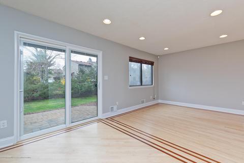 16 Arrowsmith Ct, Matawan, NJ 07747 photo 9