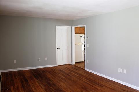 576 Oak Tree Ln, Jackson, NJ 08527 photo 3