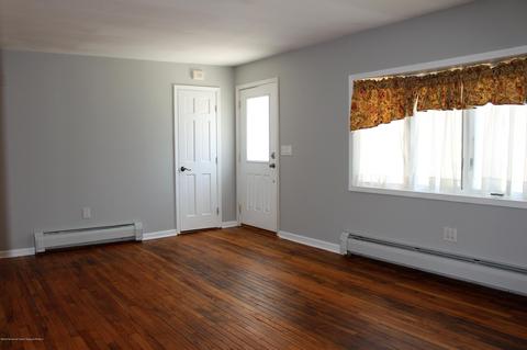 576 Oak Tree Ln, Jackson, NJ 08527 photo 2