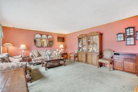 39 Birch Dr, Brick, NJ 08723 photo 4