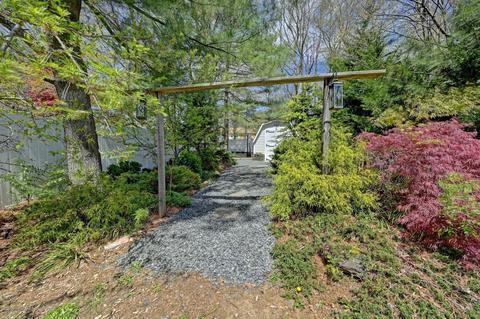 8 Sutton Ct, Matawan, NJ 07747 photo 39