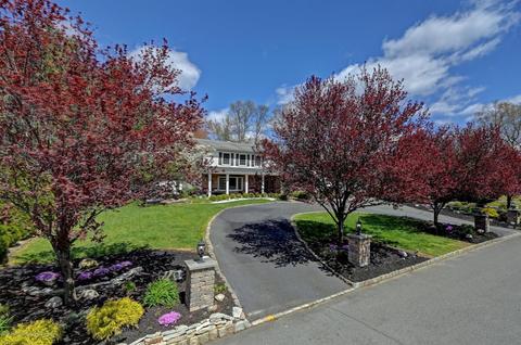 8 Sutton Ct, Matawan, NJ 07747 photo 2