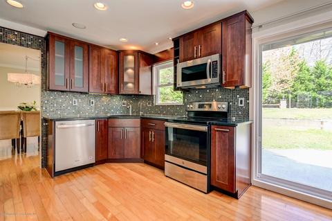 8 Sutton Ct, Matawan, NJ 07747 photo 13