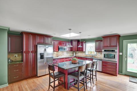 272 Buttonwood Dr, Paramus, NJ 07652 photo 2