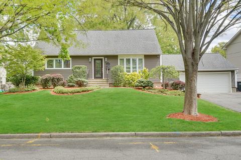 272 Buttonwood Dr, Paramus, NJ 07652 photo 1
