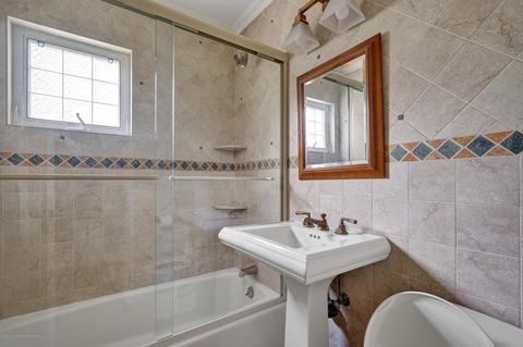272 Buttonwood Dr, Paramus, NJ 07652 photo 16