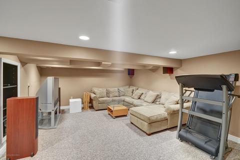 272 Buttonwood Dr, Paramus, NJ 07652 photo 4