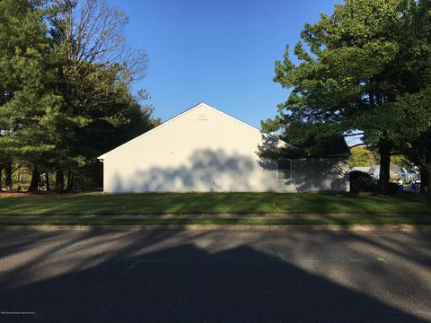2 Deer Run Ln, Brick, NJ 08724 photo 4