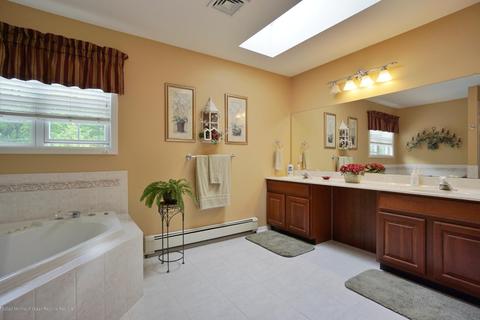 54 Stratton Rd, Matawan, NJ 07747 photo 13