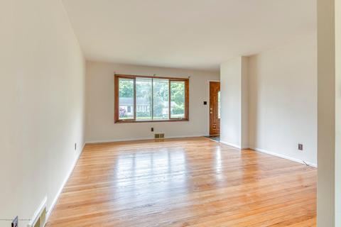 9 Aaron Ave, Howell, NJ 07731 photo 3