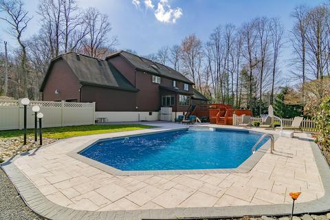 32 Van Brackle Rd, Holmdel, NJ 07733 photo 1