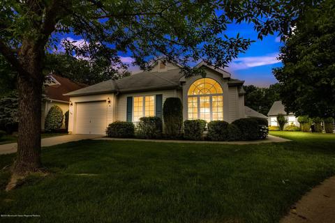 8 Regent Sq, Jackson, NJ 08527 photo 2