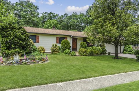 58 Sunset Dr, Howell, NJ 07731 photo 2