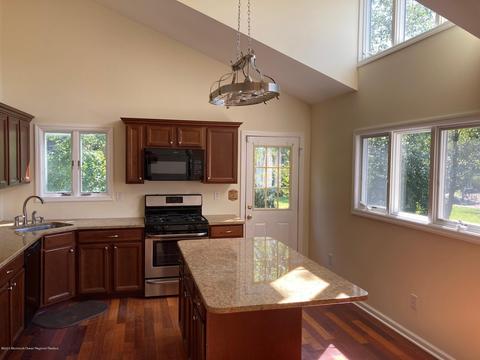 34 Shelbern Dr, Lincroft, NJ 07738 photo 4