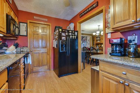 47 Walnut St, Edison, NJ 08817 photo 9