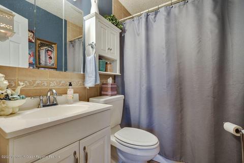 47 Walnut St, Edison, NJ 08817 photo 17