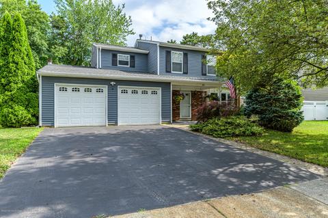 40 Kiwi Loop, Howell, NJ 07731 photo 1