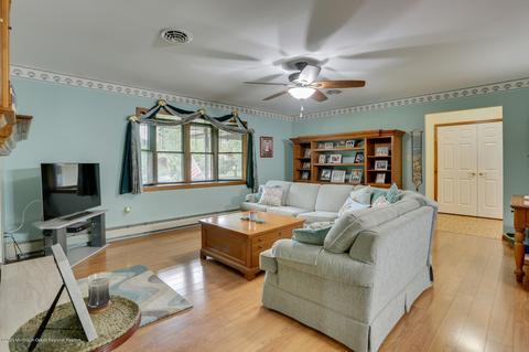 5 Eleanor Dr, Wrightstown, NJ 08562 photo 4