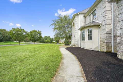 7 Maple Leaf Dr, Holmdel, NJ 07733 photo 3