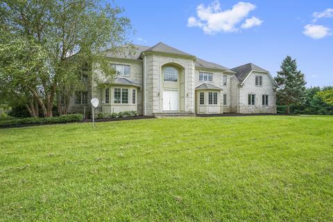 7 Maple Leaf Dr, Holmdel, NJ 07733 photo 2