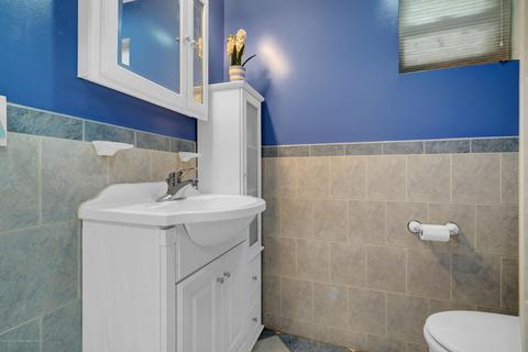 15 Waverly Dr E, Edison, NJ 08817 photo 18