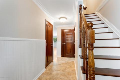 28 Arrowsmith Ct, Matawan, NJ 07747 photo 2