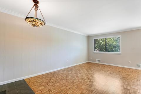 28 Arrowsmith Ct, Matawan, NJ 07747 photo 4