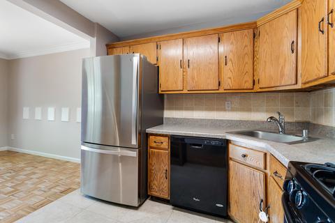 28 Arrowsmith Ct, Matawan, NJ 07747 photo 9