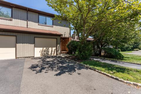 28 Arrowsmith Ct, Matawan, NJ 07747 photo 1