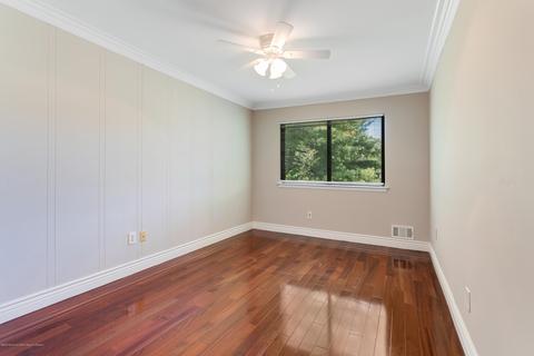 28 Arrowsmith Ct, Matawan, NJ 07747 photo 19