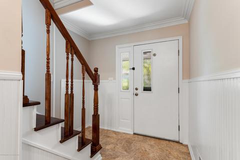 28 Arrowsmith Ct, Matawan, NJ 07747 photo 3