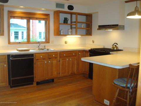 73 Hull Ave, Freehold, NJ 07728 photo 4