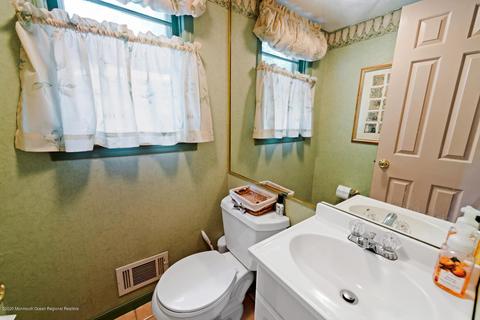 2 Sutton Ct, Matawan, NJ 07747 photo 10