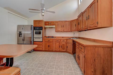 24 Arrowsmith Ct, Matawan, NJ 07747 photo 6