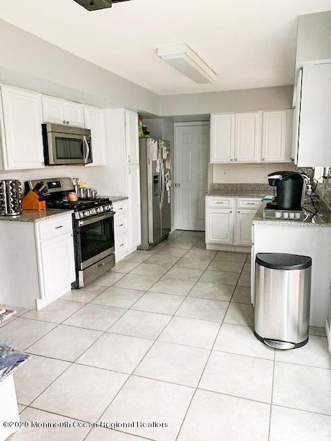 41 Bechstein Dr, Matawan, NJ 07747 photo 9